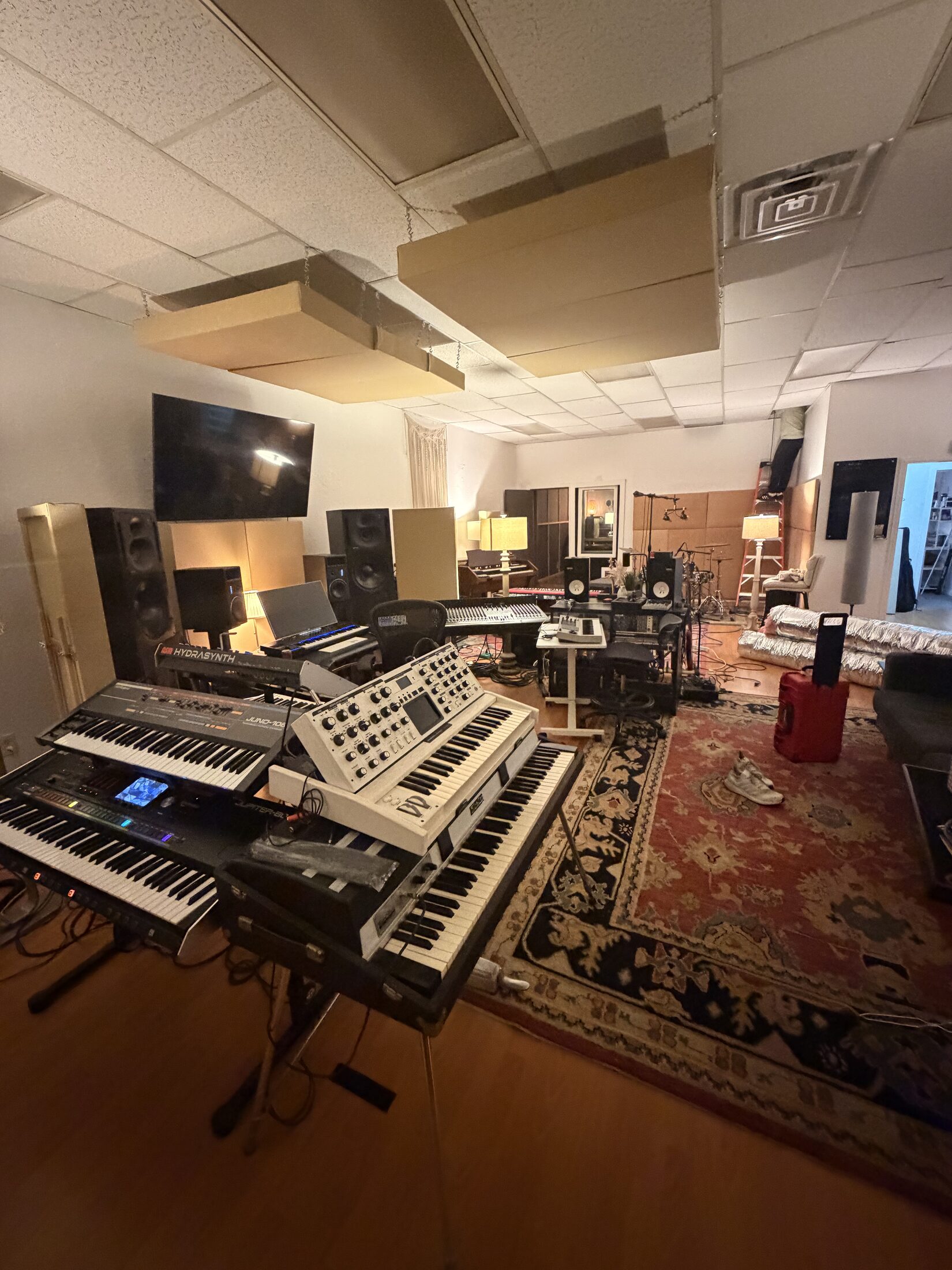 Synth rig featuring the Hydrasynth and Juno-106