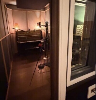 Isolated vocal booth